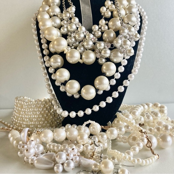 Jewelry - Elegant White cream faux Pearl lot Necklace bracelet earrings